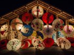 和の音楽を感じさせるに日本の傘を並べた画像